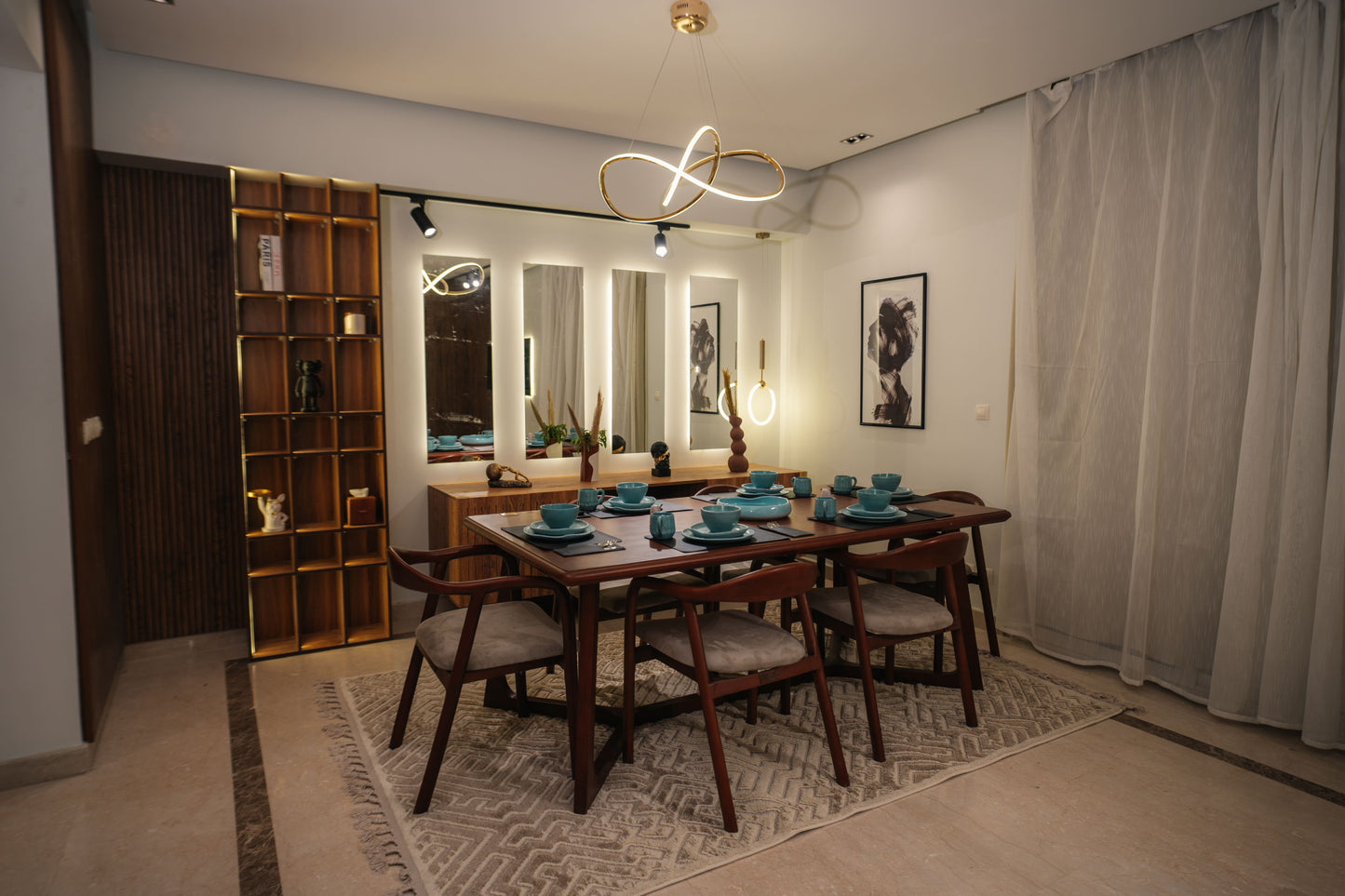 Mono Maroon Dinning